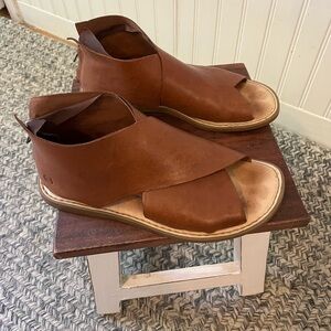 Born leather sandals